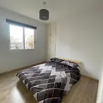 3 Bedroom Flat Central-5min Walk To Daire