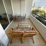 3 Bedroom Flat Central-5min Walk To