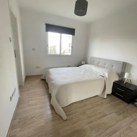 3 Bedroom Flat Central-5min Walk To * Limasol