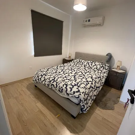 3 Bedroom Flat Central-5min Walk To Daire